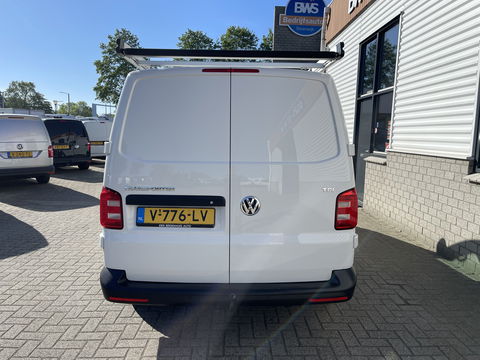Volkswagen Transporter 2.0 TDI 102pk euro 6 / L1H1 Comfortline / bpm vrij / vaste prijs rijklaar € 12.950 ex btw / lease vanaf € 218 / Bott ingerichte laadruimte / imperial / trekhaak / bijrijdersbank !