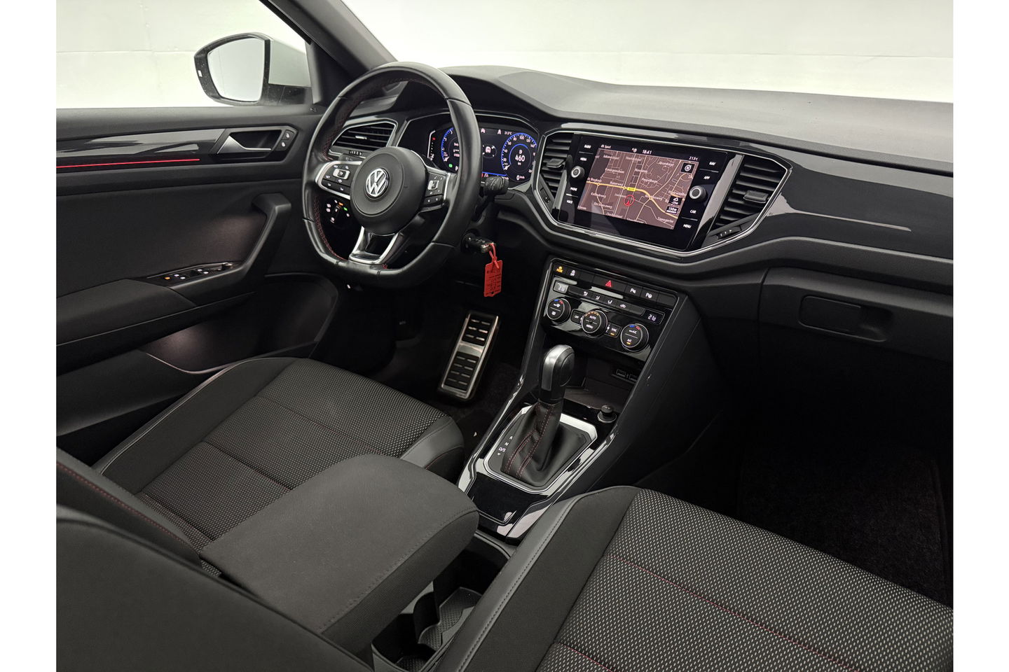 Volkswagen T-Roc 1.5 TSI R-line DSG 150PK Pano LED Virtual Trekhaak ACC Camera Carplay Clima Navi 19"LMV