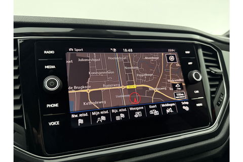 Volkswagen T-Roc 1.5 TSI R-line DSG 150PK Pano LED Virtual Trekhaak ACC Camera Carplay Clima Navi 19"LMV