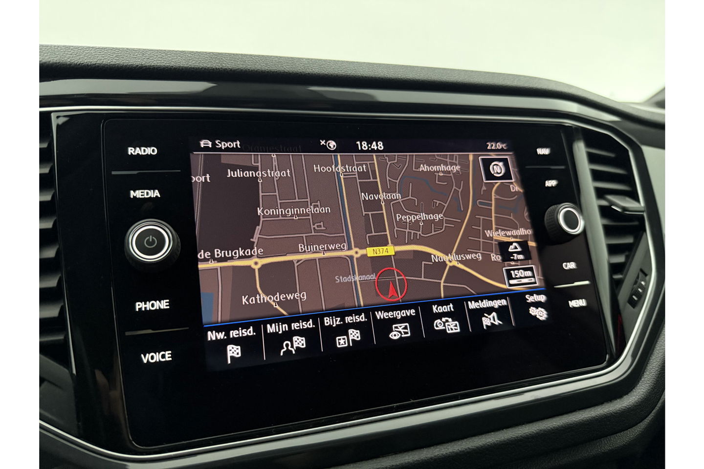 Volkswagen T-Roc 1.5 TSI R-line DSG 150PK Pano LED Virtual Trekhaak ACC Camera Carplay Clima Navi 19"LMV
