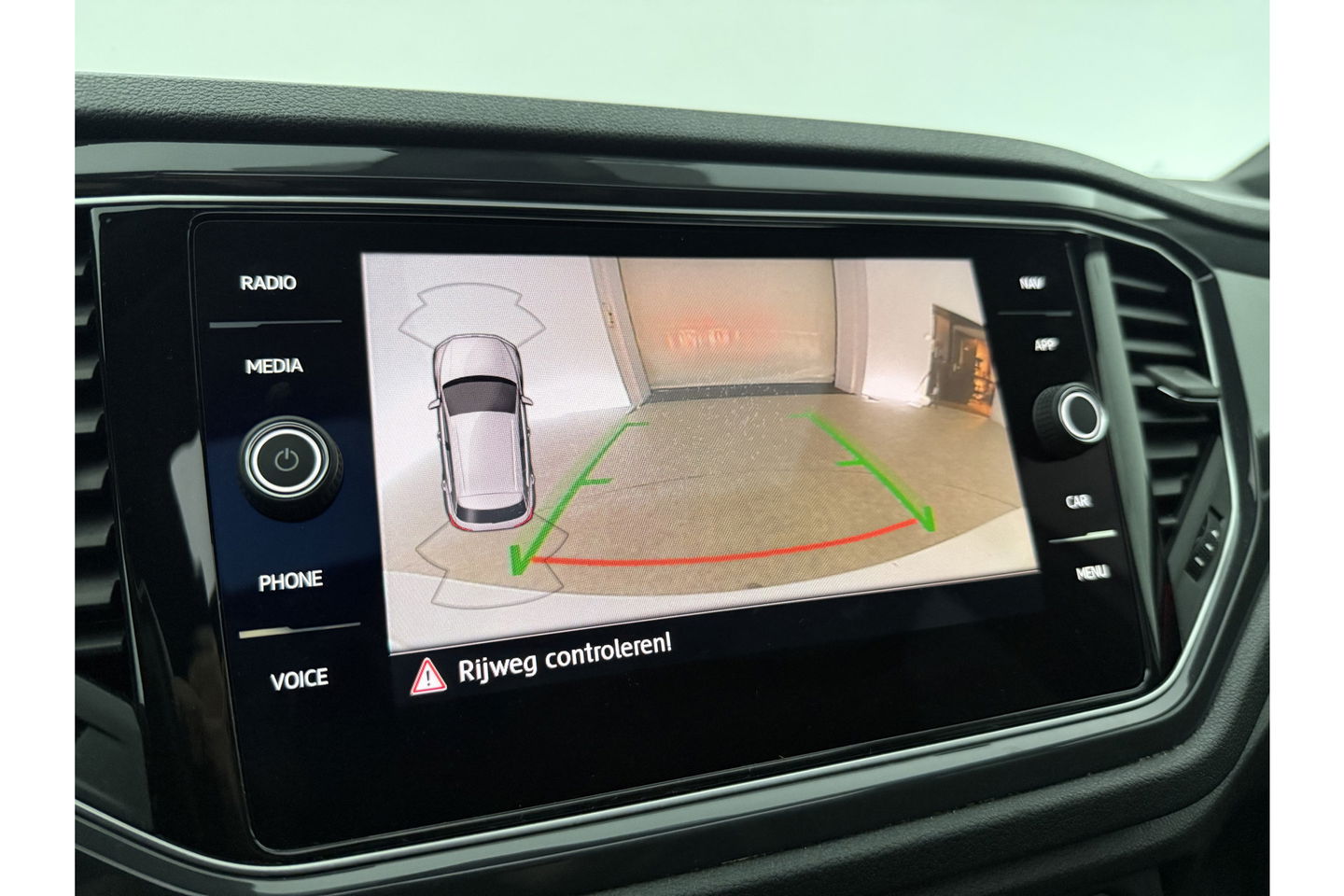 Volkswagen T-Roc 1.5 TSI R-line DSG 150PK Pano LED Virtual Trekhaak ACC Camera Carplay Clima Navi 19"LMV