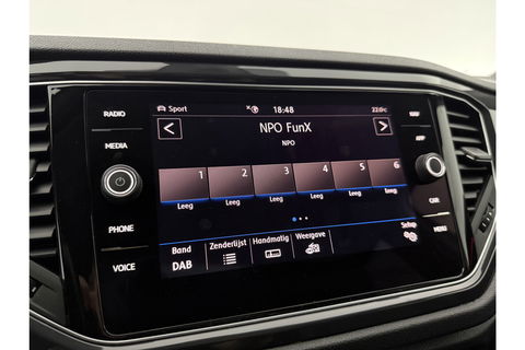 Volkswagen T-Roc 1.5 TSI R-line DSG 150PK Pano LED Virtual Trekhaak ACC Camera Carplay Clima Navi 19"LMV