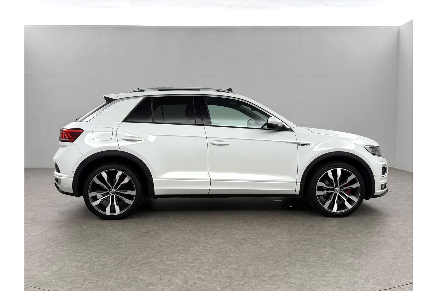 Volkswagen T-Roc 1.5 TSI R-line DSG 150PK Pano LED Virtual Trekhaak ACC Camera Carplay Clima Navi 19"LMV