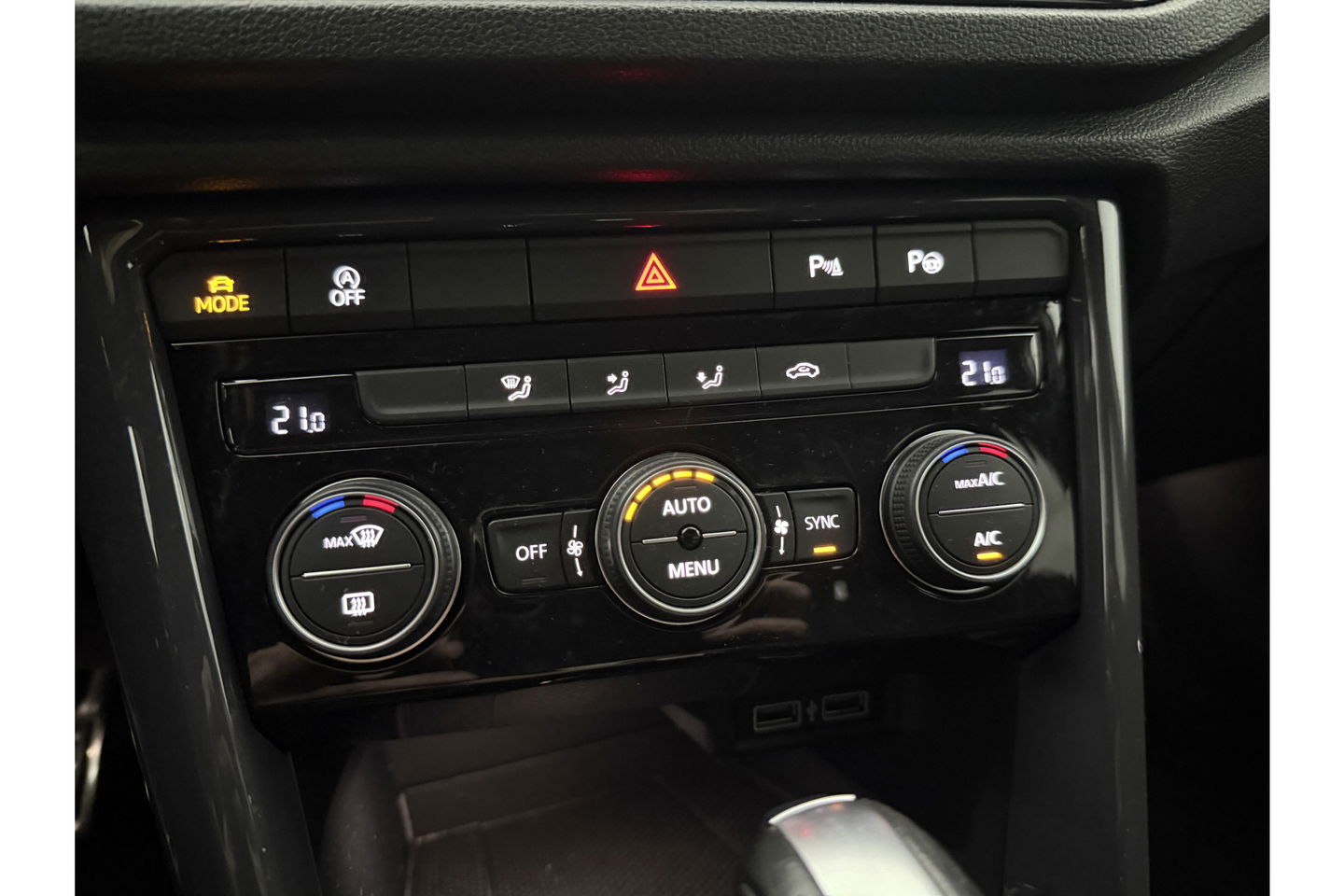 Volkswagen T-Roc 1.5 TSI R-line DSG 150PK Pano LED Virtual Trekhaak ACC Camera Carplay Clima Navi 19"LMV