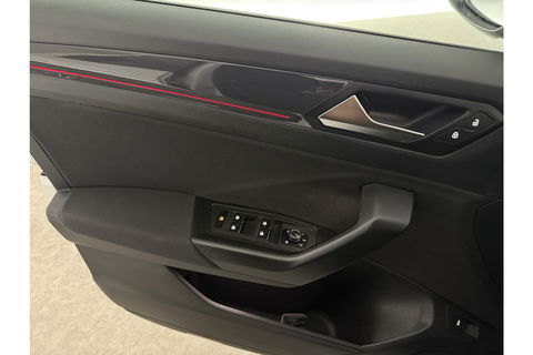 Volkswagen T-Roc 1.5 TSI R-line DSG 150PK Pano LED Virtual Trekhaak ACC Camera Carplay Clima Navi 19"LMV
