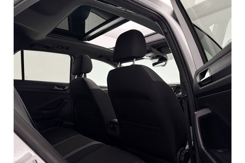 Volkswagen T-Roc 1.5 TSI R-line DSG 150PK Pano LED Virtual Trekhaak ACC Camera Carplay Clima Navi 19"LMV