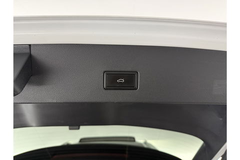 Volkswagen T-Roc 1.5 TSI R-line DSG 150PK Pano LED Virtual Trekhaak ACC Camera Carplay Clima Navi 19"LMV