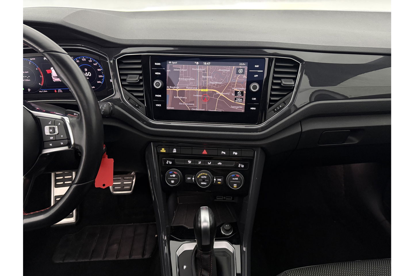 Volkswagen T-Roc 1.5 TSI R-line DSG 150PK Pano LED Virtual Trekhaak ACC Camera Carplay Clima Navi 19"LMV