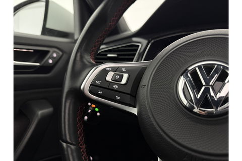 Volkswagen T-Roc 1.5 TSI R-line DSG 150PK Pano LED Virtual Trekhaak ACC Camera Carplay Clima Navi 19"LMV