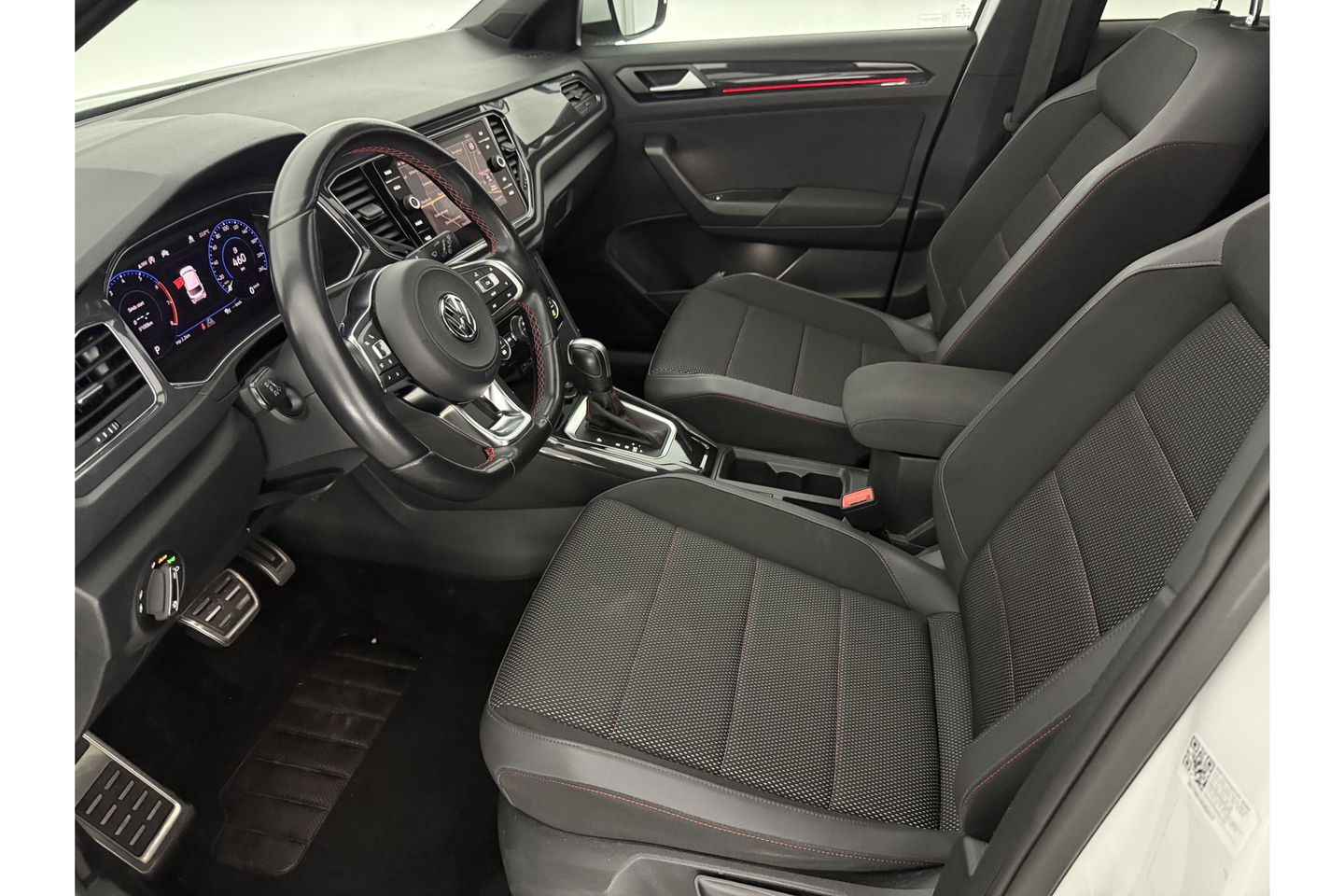 Volkswagen T-Roc 1.5 TSI R-line DSG 150PK Pano LED Virtual Trekhaak ACC Camera Carplay Clima Navi 19"LMV