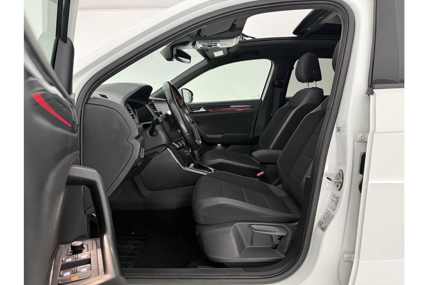 Volkswagen T-Roc 1.5 TSI R-line DSG 150PK Pano LED Virtual Trekhaak ACC Camera Carplay Clima Navi 19"LMV