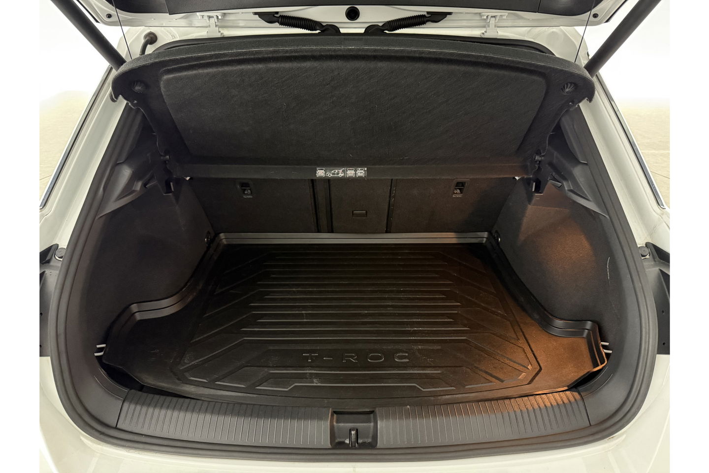 Volkswagen T-Roc 1.5 TSI R-line DSG 150PK Pano LED Virtual Trekhaak ACC Camera Carplay Clima Navi 19"LMV