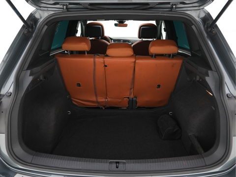 Volkswagen Tiguan 2.0 TDI Comfortline Aut. *PANO | LED-LIGHTS | ADAPTIVE-CRUISE | COMFORT-SEATS | PARKPILOT | ECC | AMBIENT-LIGHT | HEATED-SEATS | PDC | 17''ALU*