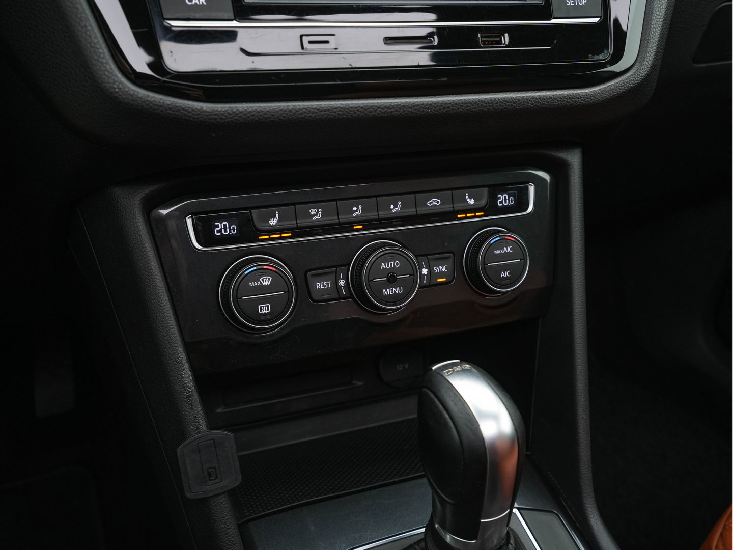 Volkswagen Tiguan 2.0 TDI Comfortline Aut. *PANO | LED-LIGHTS | ADAPTIVE-CRUISE | COMFORT-SEATS | PARKPILOT | ECC | AMBIENT-LIGHT | HEATED-SEATS | PDC | 17''ALU*