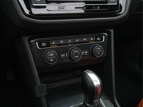 Volkswagen Tiguan 2.0 TDI Comfortline Aut. *PANO | LED-LIGHTS | ADAPTIVE-CRUISE | COMFORT-SEATS | PARKPILOT | ECC | AMBIENT-LIGHT | HEATED-SEATS | PDC | 17''ALU*