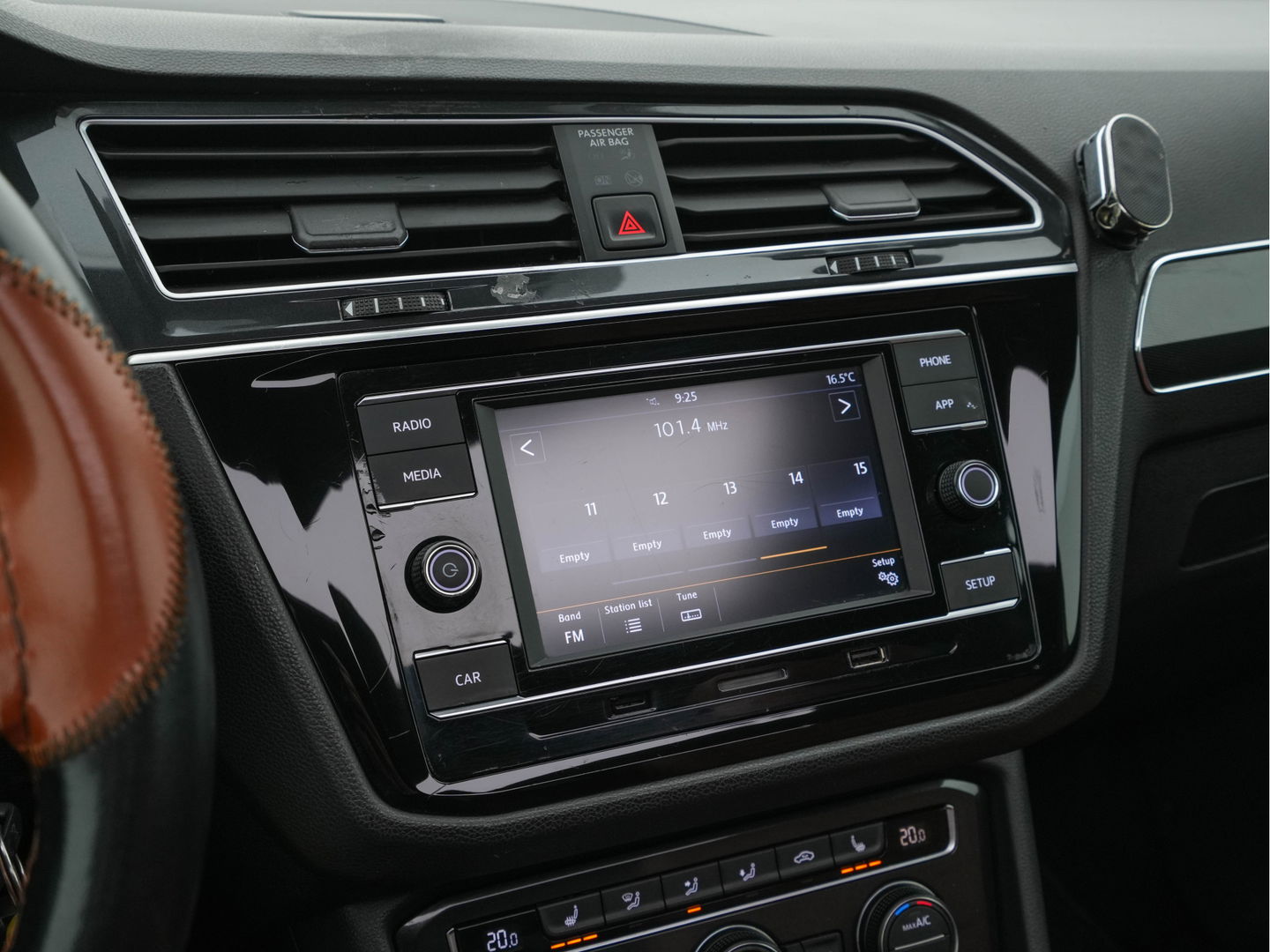 Volkswagen Tiguan 2.0 TDI Comfortline Aut. *PANO | LED-LIGHTS | ADAPTIVE-CRUISE | COMFORT-SEATS | PARKPILOT | ECC | AMBIENT-LIGHT | HEATED-SEATS | PDC | 17''ALU*