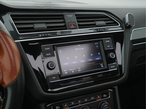 Volkswagen Tiguan 2.0 TDI Comfortline Aut. *PANO | LED-LIGHTS | ADAPTIVE-CRUISE | COMFORT-SEATS | PARKPILOT | ECC | AMBIENT-LIGHT | HEATED-SEATS | PDC | 17''ALU*