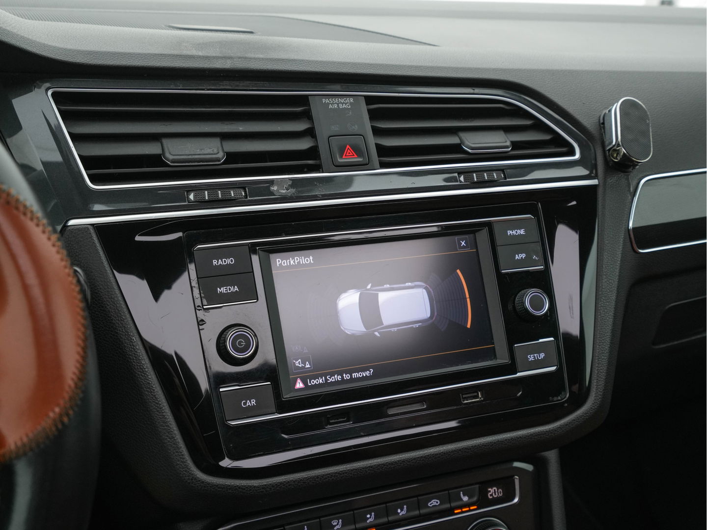 Volkswagen Tiguan 2.0 TDI Comfortline Aut. *PANO | LED-LIGHTS | ADAPTIVE-CRUISE | COMFORT-SEATS | PARKPILOT | ECC | AMBIENT-LIGHT | HEATED-SEATS | PDC | 17''ALU*