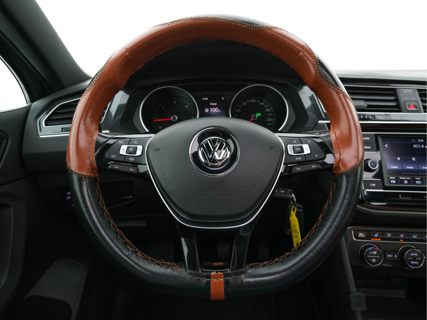 Volkswagen Tiguan 2.0 TDI Comfortline Aut. *PANO | LED-LIGHTS | ADAPTIVE-CRUISE | COMFORT-SEATS | PARKPILOT | ECC | AMBIENT-LIGHT | HEATED-SEATS | PDC | 17''ALU*