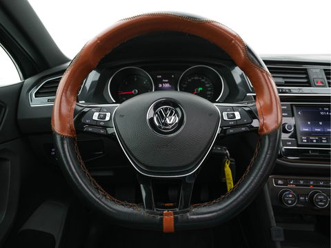 Volkswagen Tiguan 2.0 TDI Comfortline Aut. *PANO | LED-LIGHTS | ADAPTIVE-CRUISE | COMFORT-SEATS | PARKPILOT | ECC | AMBIENT-LIGHT | HEATED-SEATS | PDC | 17''ALU*