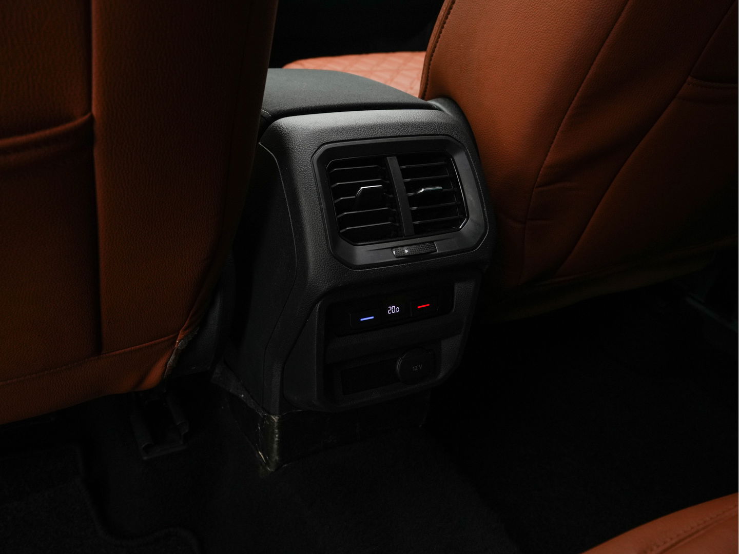 Volkswagen Tiguan 2.0 TDI Comfortline Aut. *PANO | LED-LIGHTS | ADAPTIVE-CRUISE | COMFORT-SEATS | PARKPILOT | ECC | AMBIENT-LIGHT | HEATED-SEATS | PDC | 17''ALU*