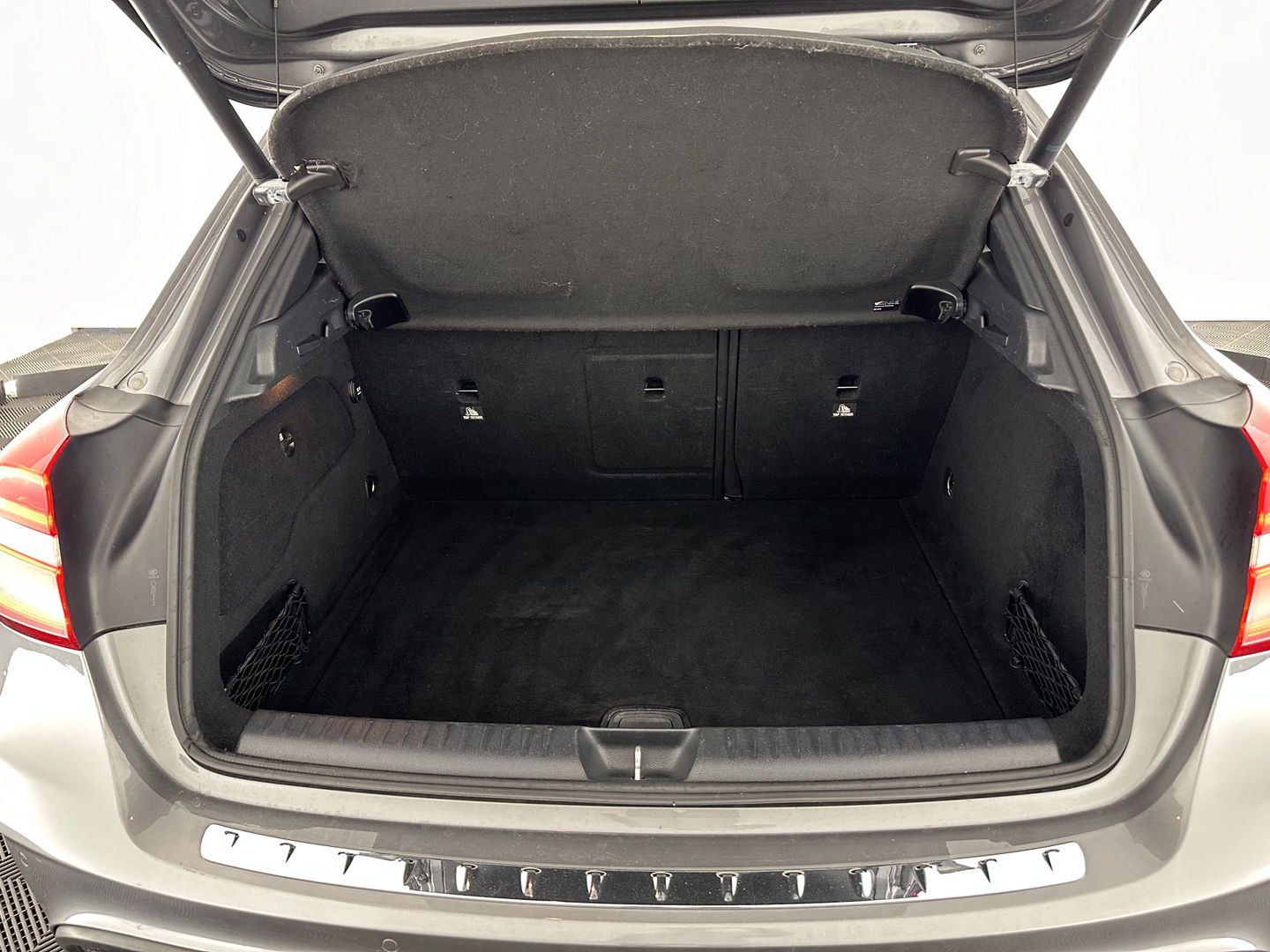 Mercedes-Benz GLA AMG 45 4MATIC *PANO | XENON | LEATHER-ALCANTARA | MEMORY-PACK | HARMAN/KARDON-AUDIO | KEYLESS |  CAMERA | SPORT-SEATS | HEATED-SEATS | NAVI-FULLMAP | SHIFT-PADDLES  | ECC | PDC | CRUISE | 20''ALU*