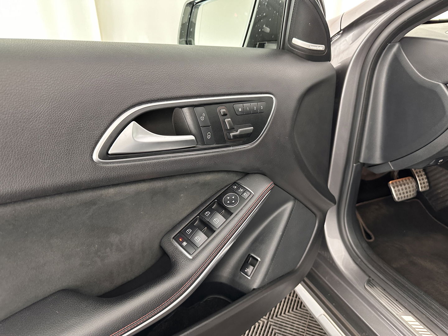 Mercedes-Benz GLA AMG 45 4MATIC *PANO | XENON | LEATHER-ALCANTARA | MEMORY-PACK | HARMAN/KARDON-AUDIO | KEYLESS | CAMERA | SPORT-SEATS | HEATED-SEATS | NAVI-FULLMAP | SHIFT-PADDLES | ECC | PDC | CRUISE | 20''ALU*