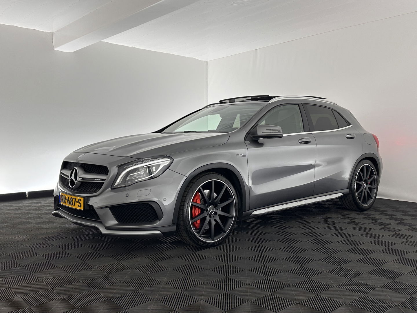 Mercedes-Benz GLA AMG 45 4MATIC *PANO | XENON | LEATHER-ALCANTARA | MEMORY-PACK | HARMAN/KARDON-AUDIO | KEYLESS |  CAMERA | SPORT-SEATS | HEATED-SEATS | NAVI-FULLMAP | SHIFT-PADDLES  | ECC | PDC | CRUISE | 20''ALU*