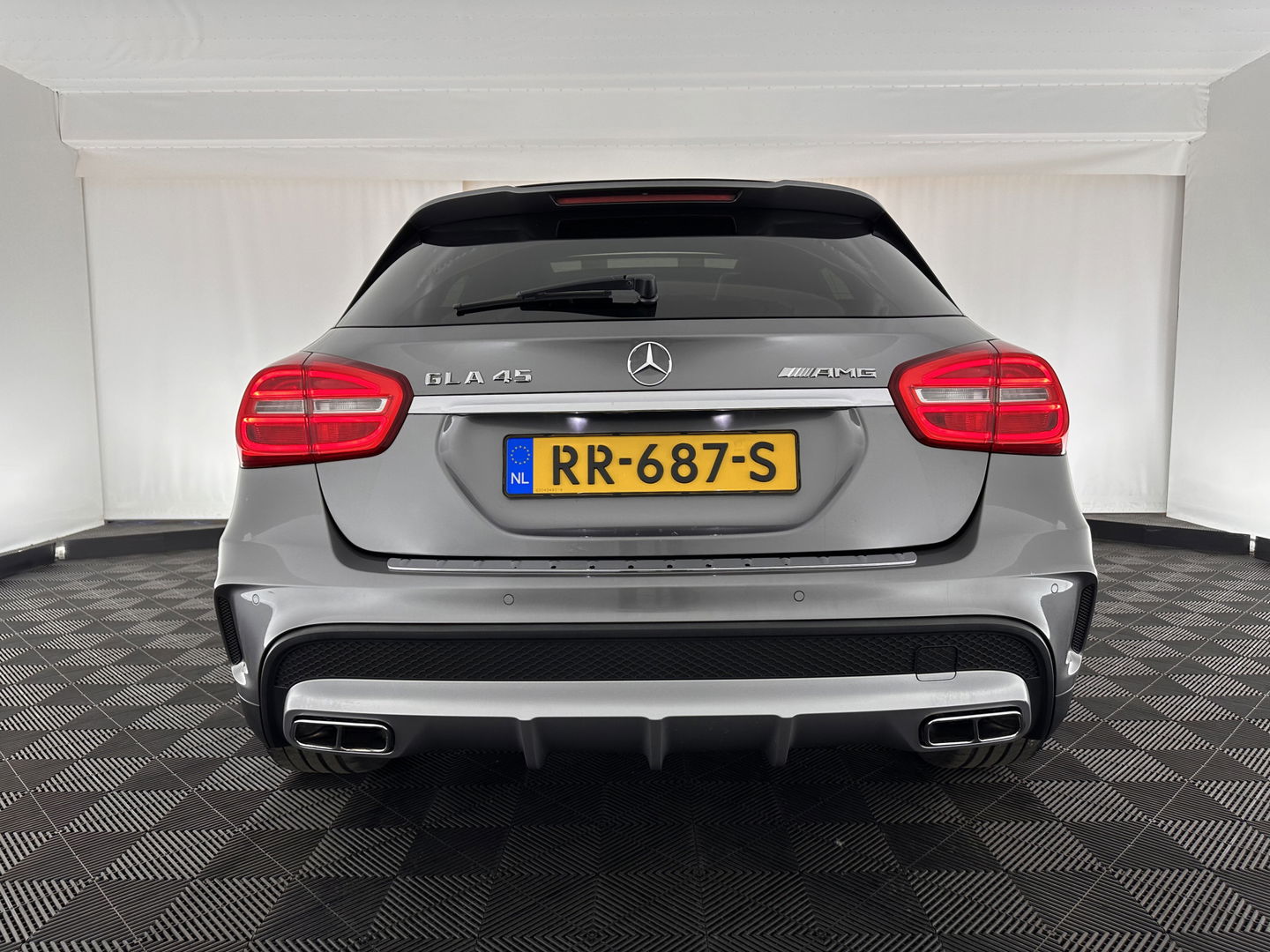 Mercedes-Benz GLA AMG 45 4MATIC *PANO | XENON | LEATHER-ALCANTARA | MEMORY-PACK | HARMAN/KARDON-AUDIO | KEYLESS |  CAMERA | SPORT-SEATS | HEATED-SEATS | NAVI-FULLMAP | SHIFT-PADDLES  | ECC | PDC | CRUISE | 20''ALU*
