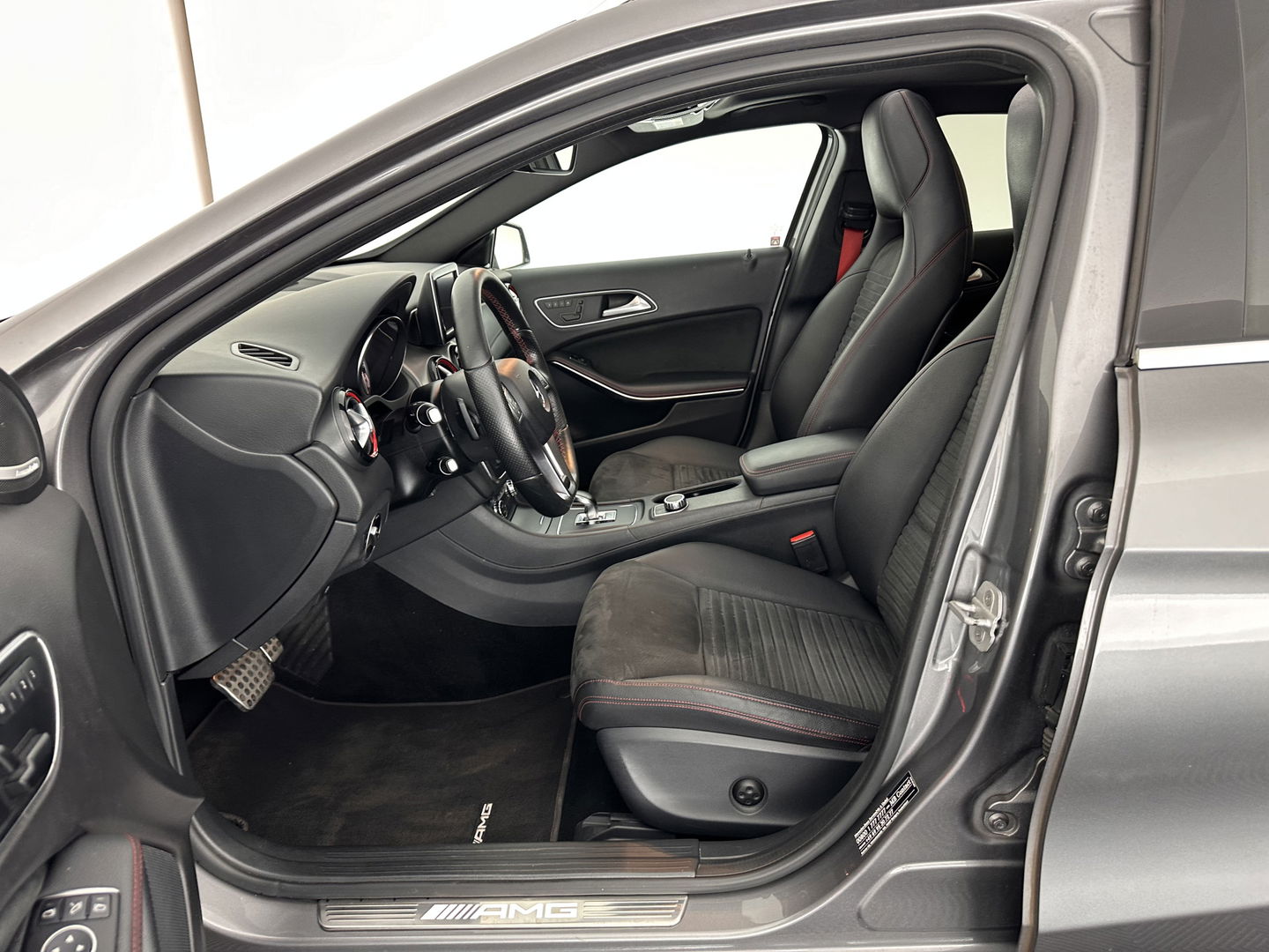 Mercedes-Benz GLA AMG 45 4MATIC *PANO | XENON | LEATHER-ALCANTARA | MEMORY-PACK | HARMAN/KARDON-AUDIO | KEYLESS |  CAMERA | SPORT-SEATS | HEATED-SEATS | NAVI-FULLMAP | SHIFT-PADDLES  | ECC | PDC | CRUISE | 20''ALU*