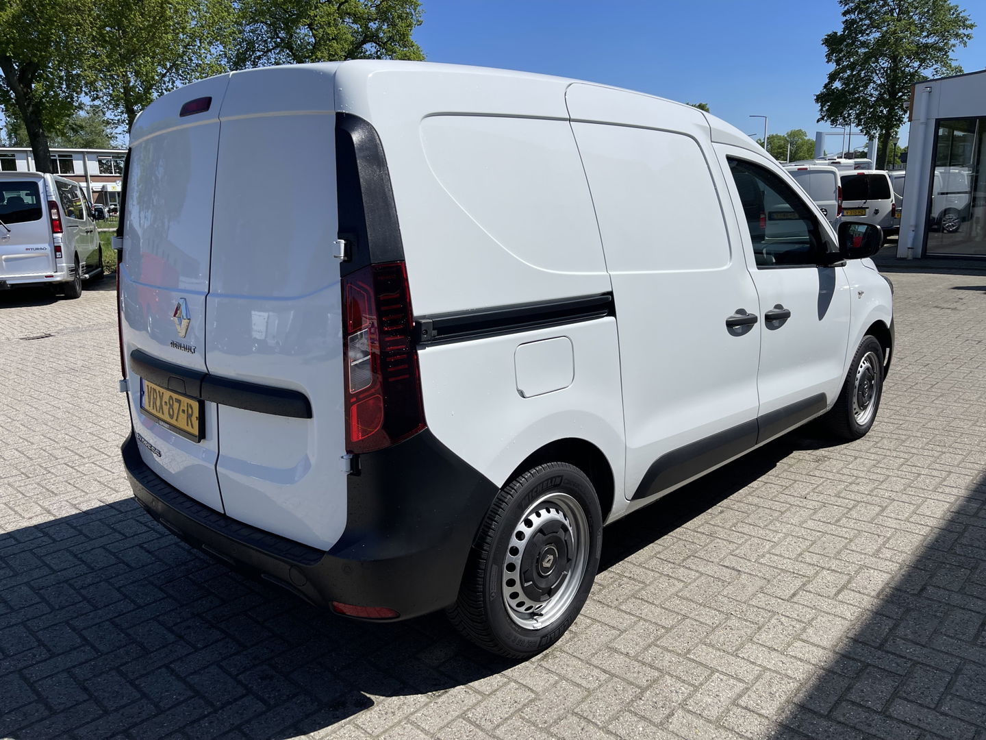 Renault Express 1.5 dCi 75 Comfort / bpm vrij / euro 6 / vaste prijs rijklaar € 12.950 ex btw / lease vanaf € 237 / pdc achter / airco / cruise control / Apple Carplay Android auto