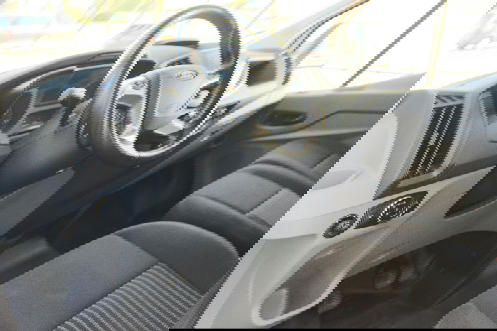 Ford Transit 350 2.0 TDCI L3H1 DC Trend RWD