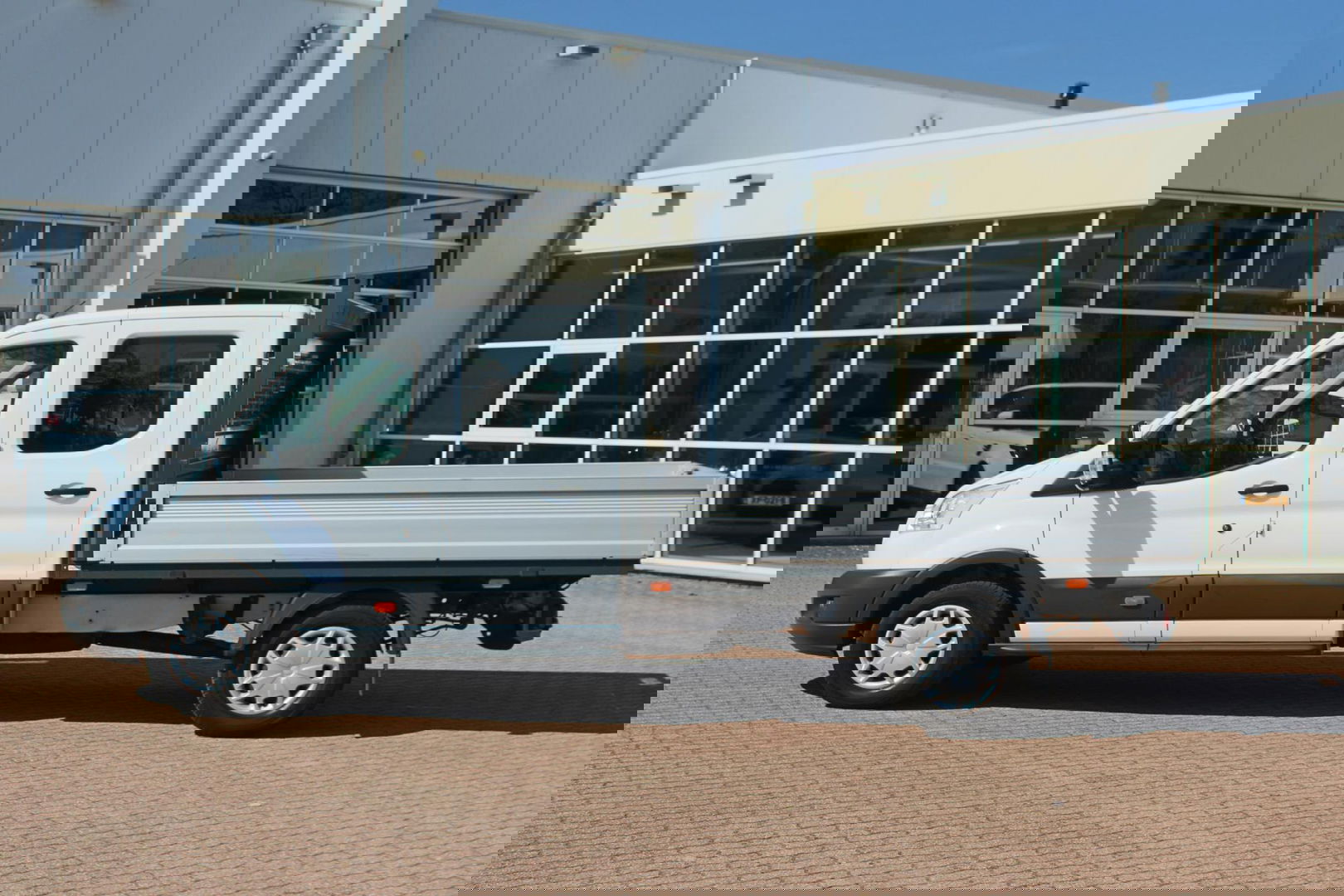Ford Transit 350 2.0 TDCI L3H1 DC Trend RWD