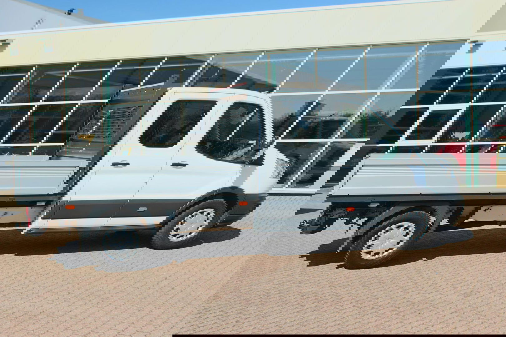 Ford Transit 350 2.0 TDCI L3H1 DC Trend RWD