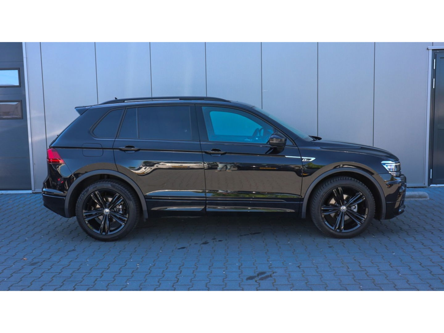 Volkswagen Tiguan 1.5 TSI Highl. Bus R | R-line | Pano | Led | Black Style | Dynn