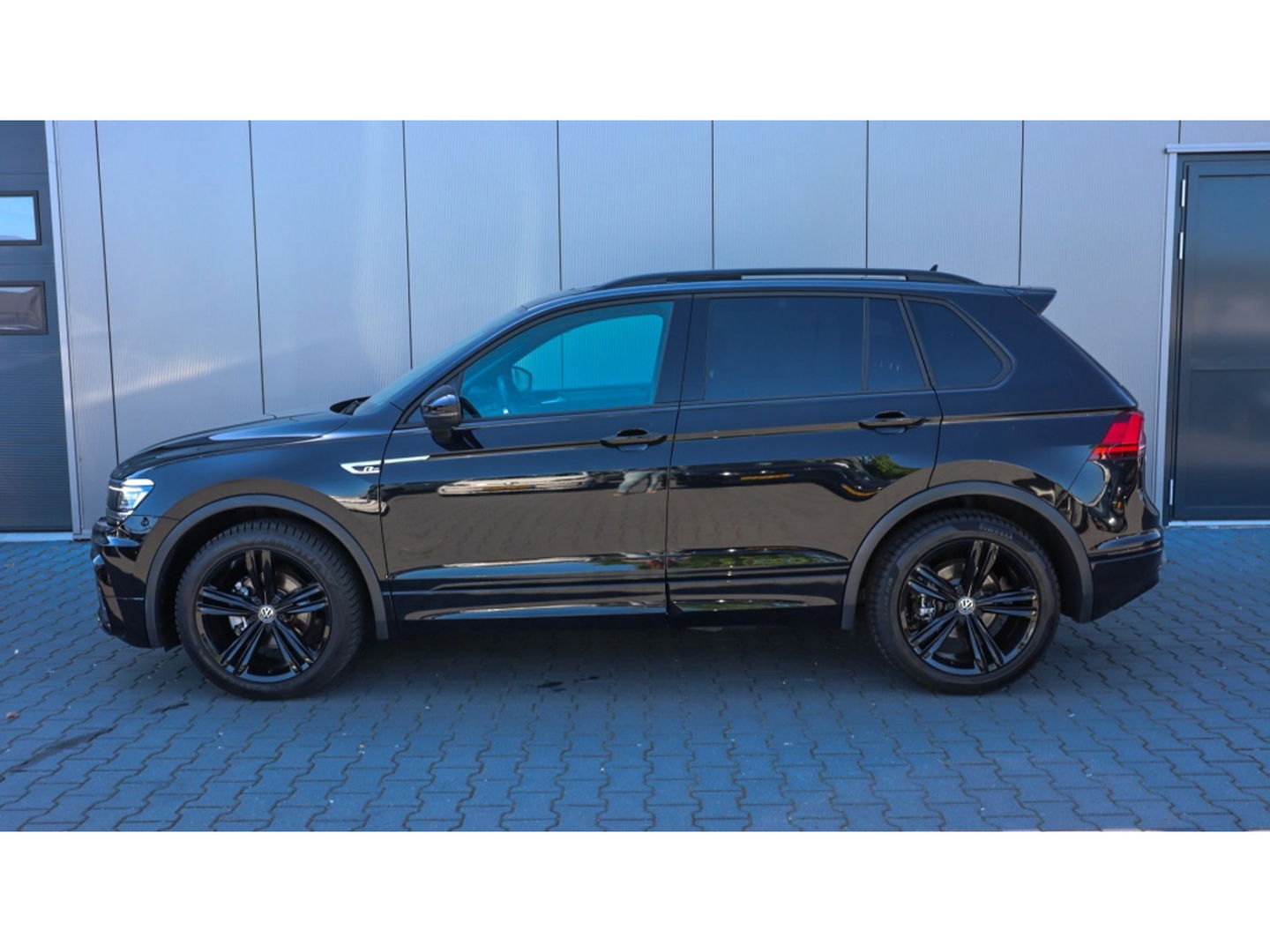 Volkswagen Tiguan 1.5 TSI Highl. Bus R | R-line | Pano | Led | Black Style | Dynn