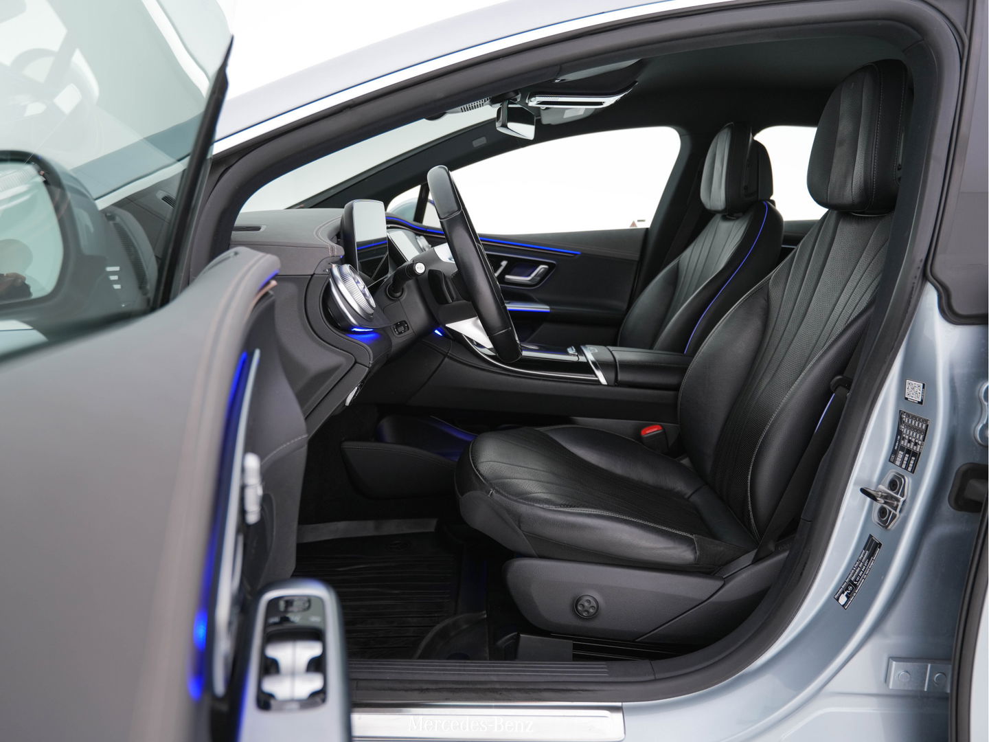 Mercedes-Benz EQE 350+ Luxury Line 91 kWh [ 3-Fase ] (INCL-BTW) Aut. *LUXURY-LEATHER | DISTRONIC | FULL-LED | KEYLESS | CAMERA | BLIND-SPOT | MEMORY-PACK | DIGI-COCKPIT | MBUX-NAVI | AMBIENT-LIGHT | DAB+ | COMFORT-SEATS | 19''ALU*