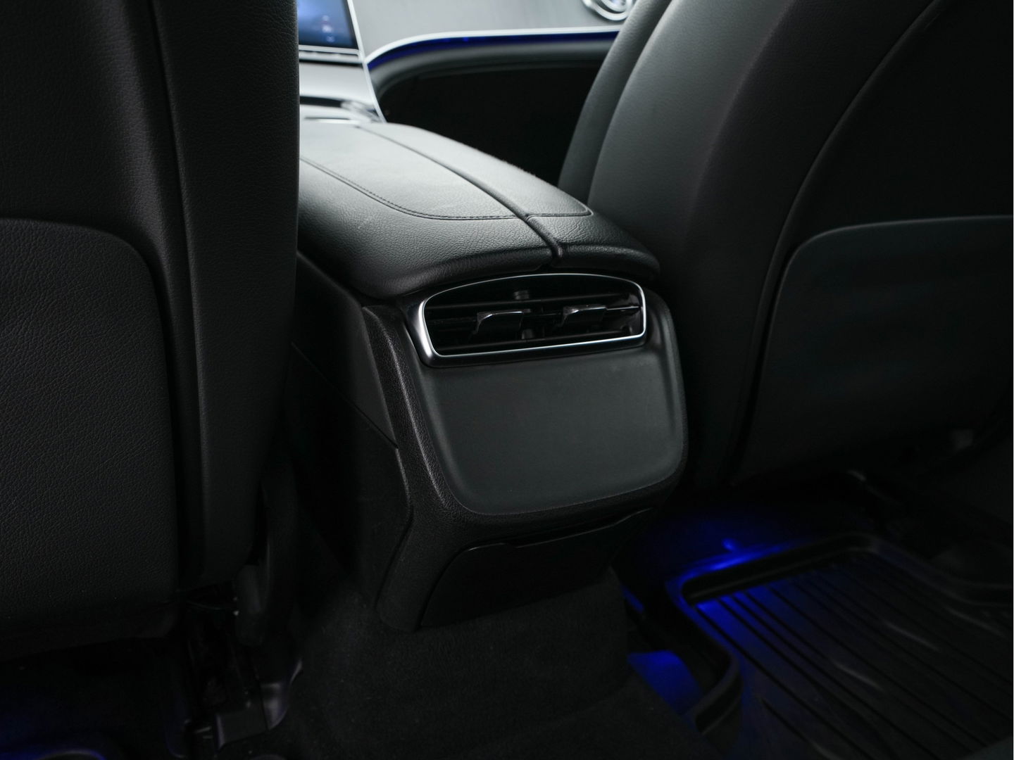 Mercedes-Benz EQE 350+ Luxury Line 91 kWh [ 3-Fase ] (INCL-BTW) Aut. *LUXURY-LEATHER | DISTRONIC | FULL-LED | KEYLESS | CAMERA | BLIND-SPOT | MEMORY-PACK | DIGI-COCKPIT | MBUX-NAVI | AMBIENT-LIGHT | DAB+ | COMFORT-SEATS | 19''ALU*