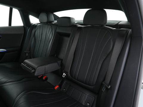Mercedes-Benz EQE 350+ Luxury Line 91 kWh [ 3-Fase ] (INCL-BTW) Aut. *LUXURY-LEATHER | DISTRONIC | FULL-LED | KEYLESS | CAMERA | BLIND-SPOT | MEMORY-PACK | DIGI-COCKPIT | MBUX-NAVI | AMBIENT-LIGHT | DAB+ | COMFORT-SEATS | 19''ALU*