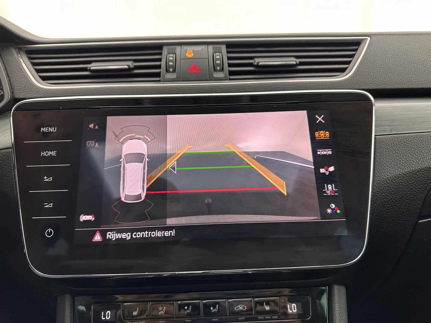Škoda Superb Combi 1.6 TDI Clever Edition *GEARBOX-BROKEN* Aut. *PANO | FULL-LEATHER | BI-XENON | CAMERA | MEMORY-PACK | KEYLESS | DAB+ | NAVI-FULLMAP | ECC | PDC | CRUISE | TOWBAR | SPORT-SEATS | 17''ALU*