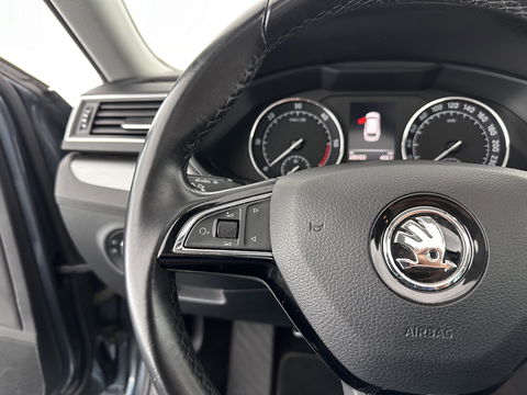 Škoda Superb Combi 1.6 TDI Clever Edition *GEARBOX-BROKEN* Aut. *PANO | FULL-LEATHER | BI-XENON | CAMERA | MEMORY-PACK | KEYLESS | DAB+ | NAVI-FULLMAP | ECC | PDC | CRUISE | TOWBAR | SPORT-SEATS | 17''ALU*