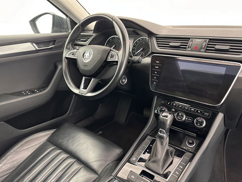 Škoda Superb Combi 1.6 TDI Clever Edition *GEARBOX-BROKEN* Aut. *PANO | FULL-LEATHER | BI-XENON | CAMERA | MEMORY-PACK | KEYLESS | DAB+ | NAVI-FULLMAP | ECC | PDC | CRUISE | TOWBAR | SPORT-SEATS | 17''ALU*