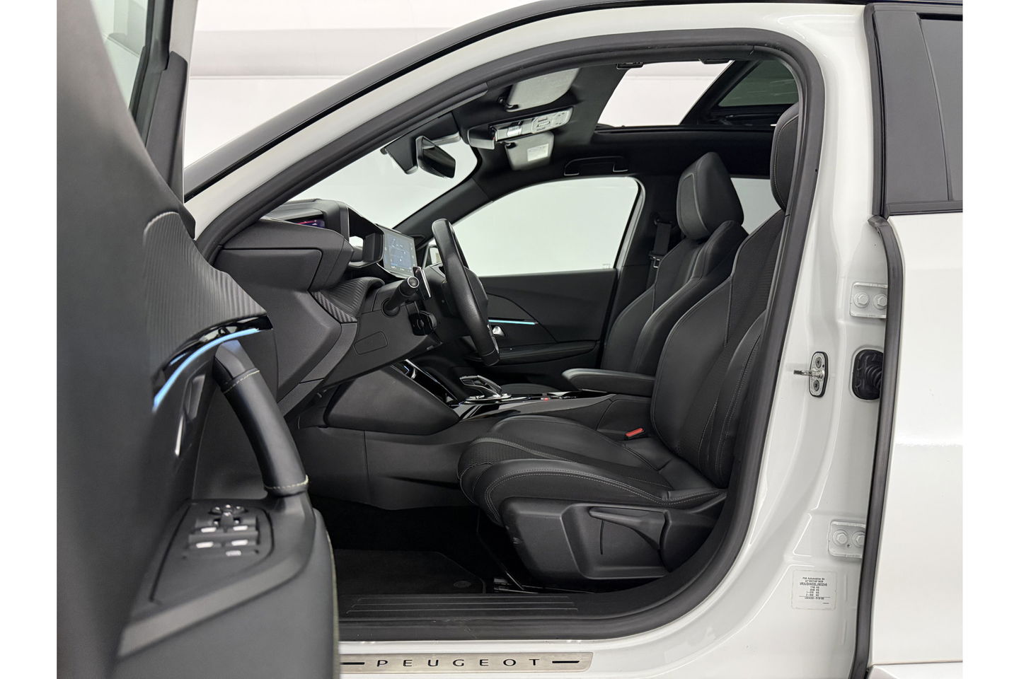 Peugeot 2008 1.2 PureTech GT-Line 360 Camera Pano Sfeerverl. LED Carplay Virtual Clima Cruise Navi 18"LMV PDC
