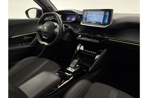 Peugeot 2008 1.2 PureTech GT-Line 360 Camera Pano Sfeerverl. LED Carplay Virtual Clima Cruise Navi 18"LMV PDC