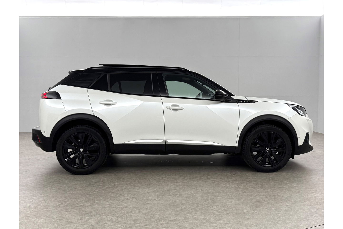 Peugeot 2008 1.2 PureTech GT-Line 360 Camera Pano Sfeerverl. LED Carplay Virtual Clima Cruise Navi 18"LMV PDC