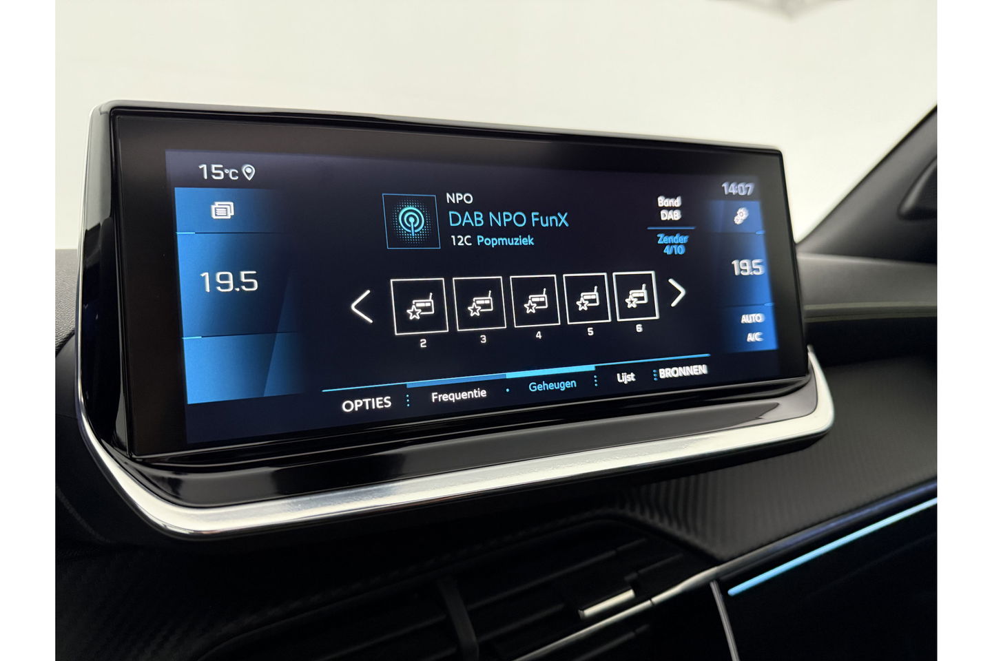 Peugeot 2008 1.2 PureTech GT-Line 360 Camera Pano Sfeerverl. LED Carplay Virtual Clima Cruise Navi 18"LMV PDC