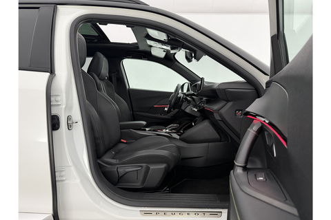 Peugeot 2008 1.2 PureTech GT-Line 360 Camera Pano Sfeerverl. LED Carplay Virtual Clima Cruise Navi 18"LMV PDC