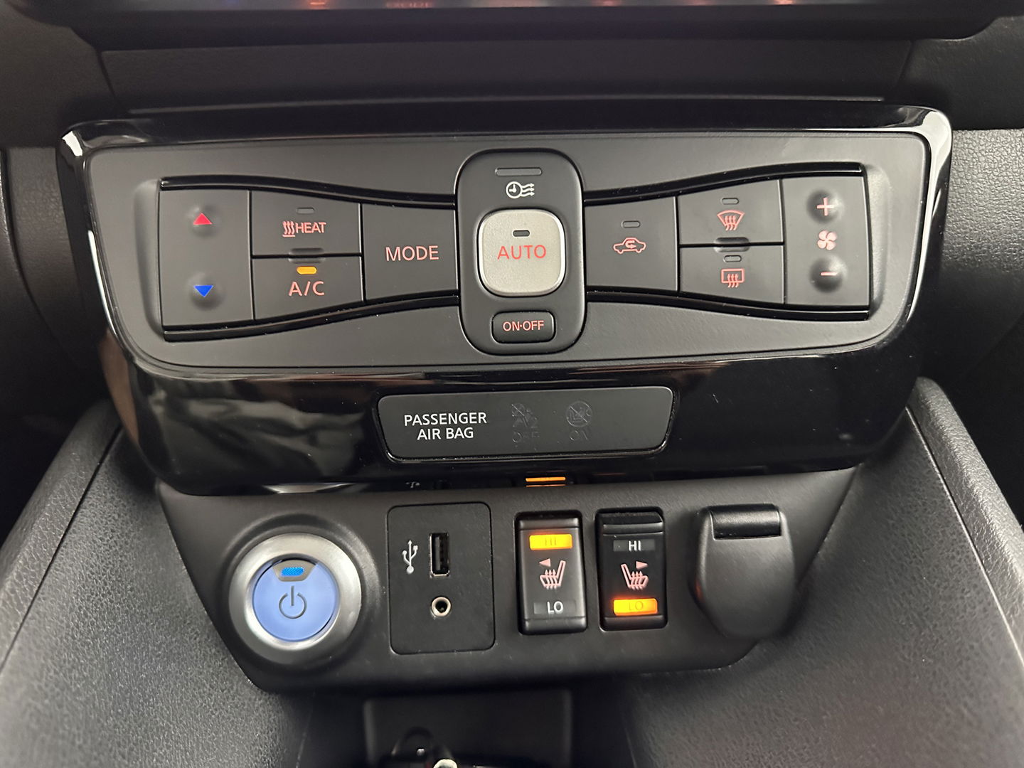 Nissan Leaf 2.ZERO EDITION 40 kWh Aut. *ADAPTIVE-CRUISE | DIGI-COCKPIT | TOP-VIEW | BLINDSPOT | KEYLESS | DAB+ | LANE-ASSIST | HEATED-SEATS | ECC | PDC | COMFORT-SEATS | CARPLAY | 17"ALU*