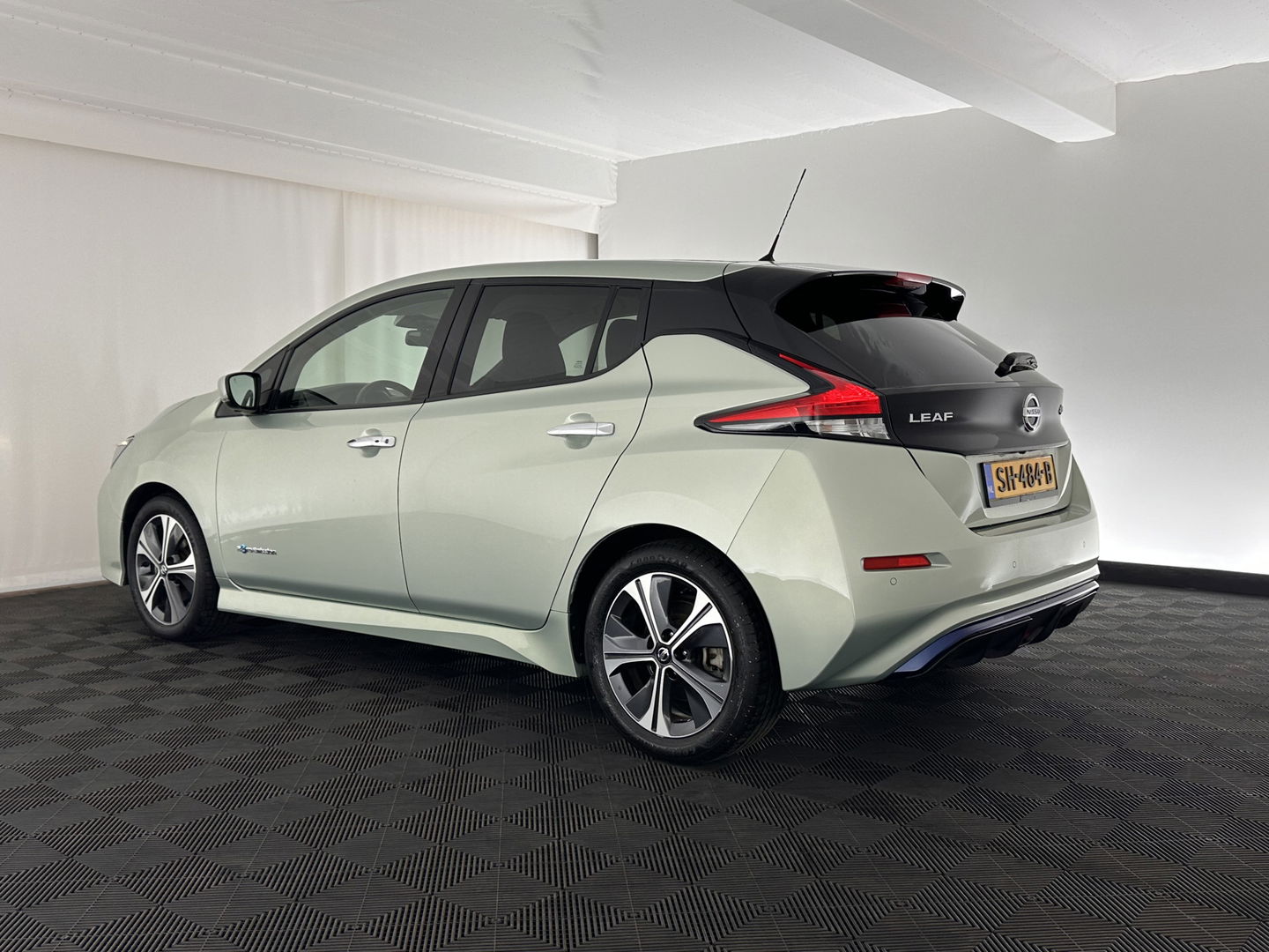 Nissan Leaf 2.ZERO EDITION 40 kWh Aut. *ADAPTIVE-CRUISE | DIGI-COCKPIT | TOP-VIEW | BLINDSPOT | KEYLESS | DAB+ | LANE-ASSIST | HEATED-SEATS | ECC | PDC | COMFORT-SEATS | CARPLAY | 17"ALU*