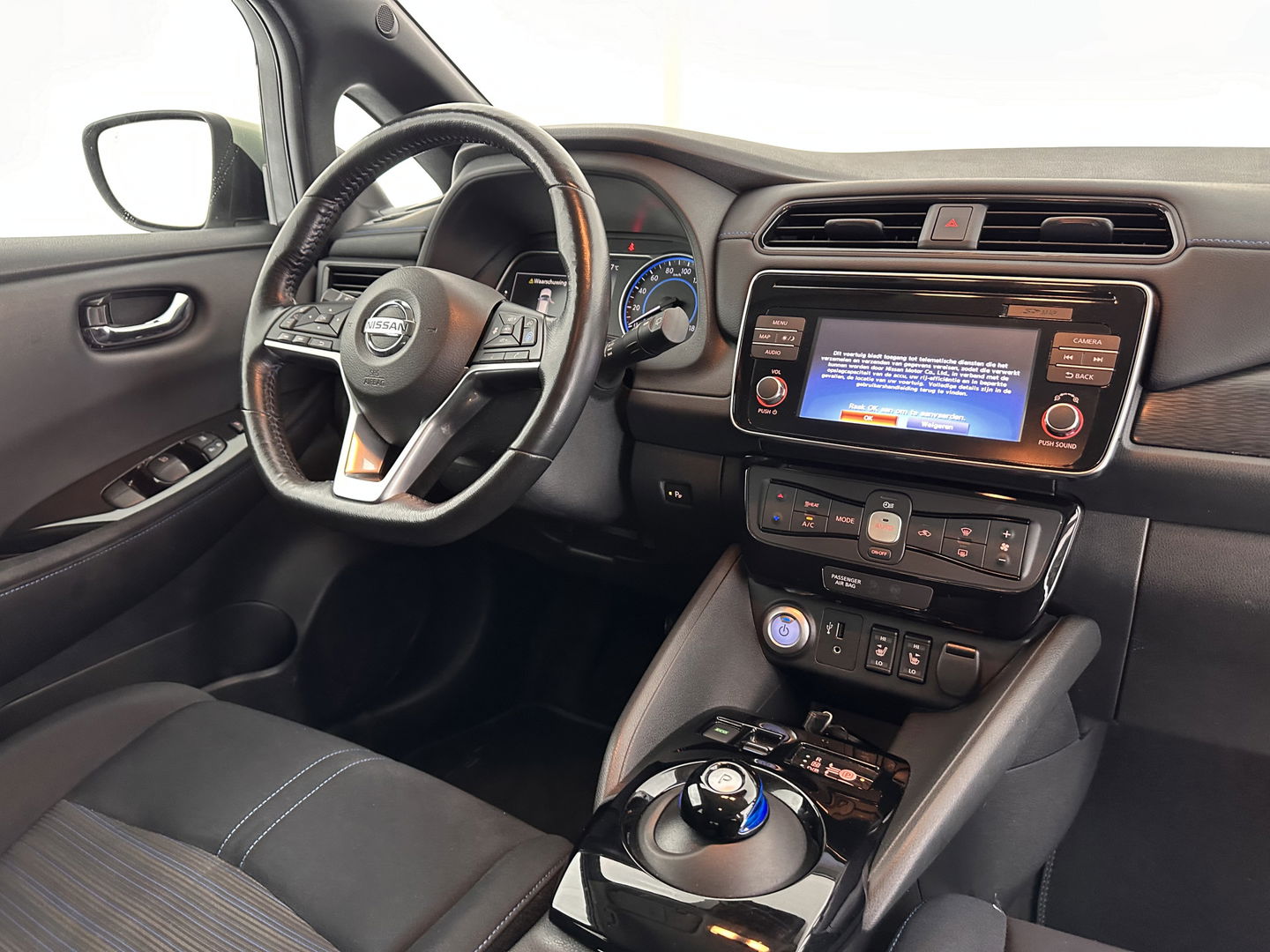 Nissan Leaf 2.ZERO EDITION 40 kWh Aut. *ADAPTIVE-CRUISE | DIGI-COCKPIT | TOP-VIEW | BLINDSPOT | KEYLESS | DAB+ | LANE-ASSIST | HEATED-SEATS | ECC | PDC | COMFORT-SEATS | CARPLAY | 17"ALU*